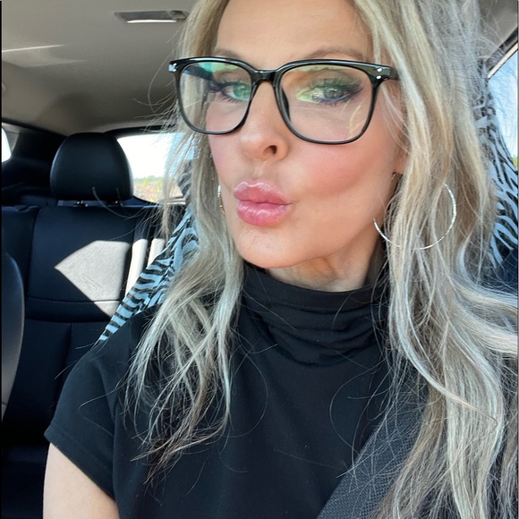 Meet your Posher, Michele - Picture 3 of 14